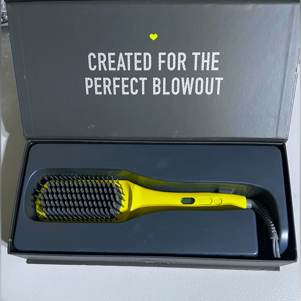 The Brush Crush Heated Straightening